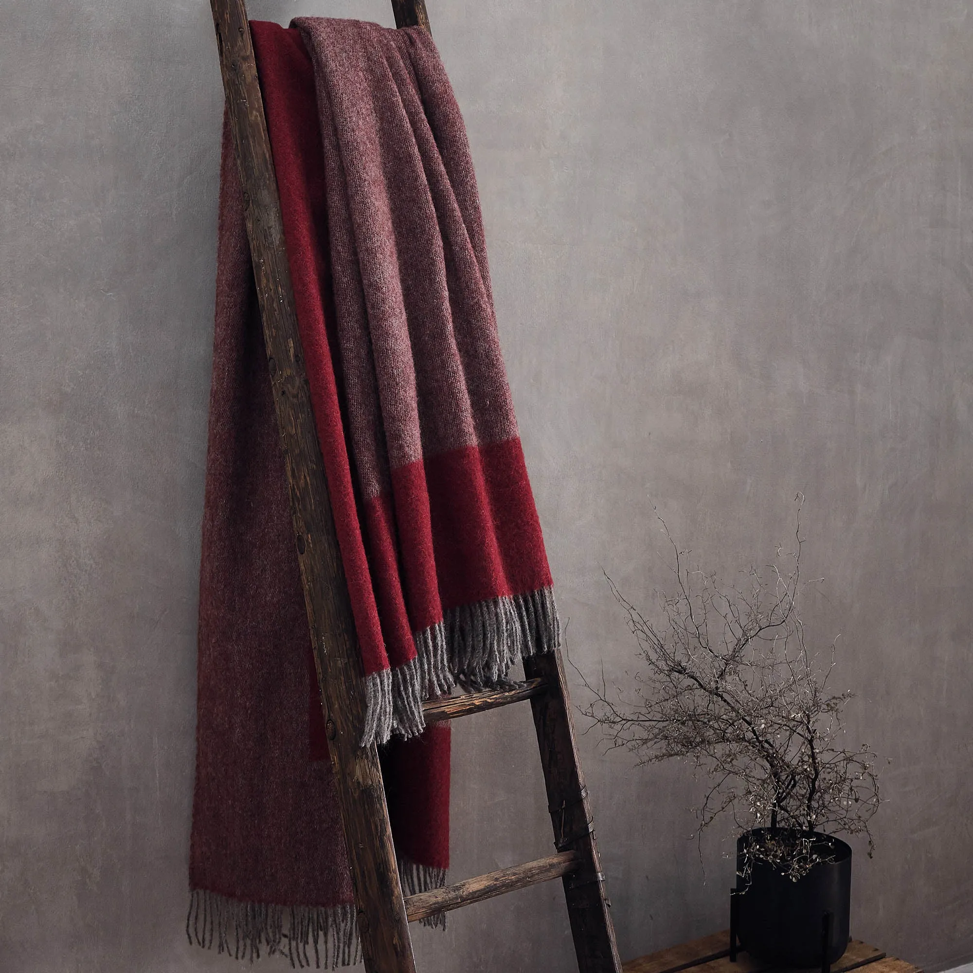 Karby Wool Blanket [Red/Grey]