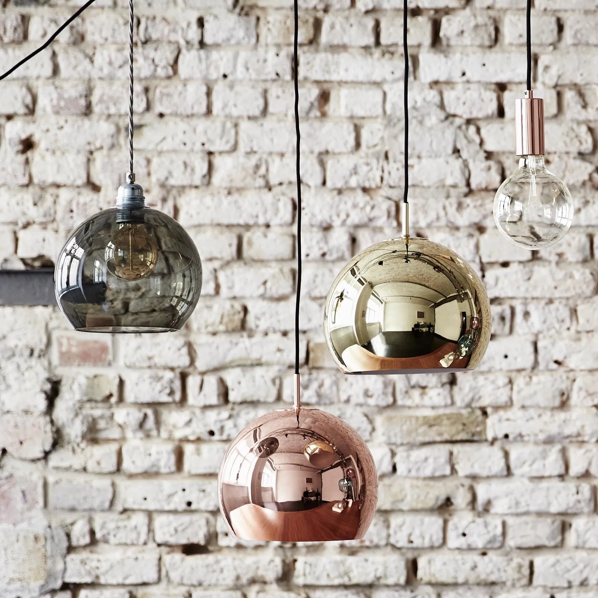 Koge Ball Pendant Lamp [Copper/Black]