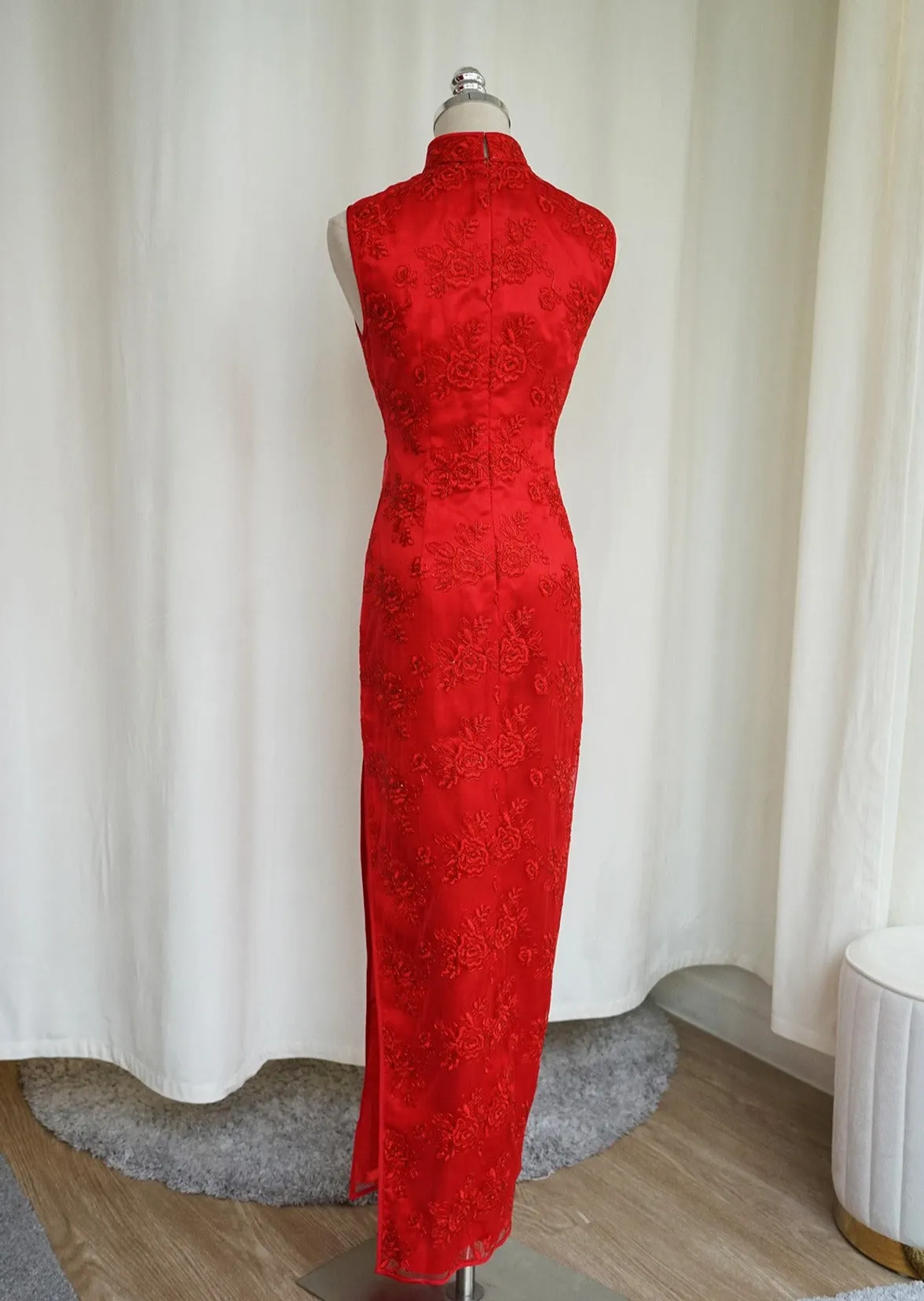 Sleeveless Redstar Lace Qipao - RTW