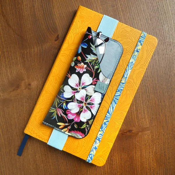 V&A Bookaroo Glasses Pouch